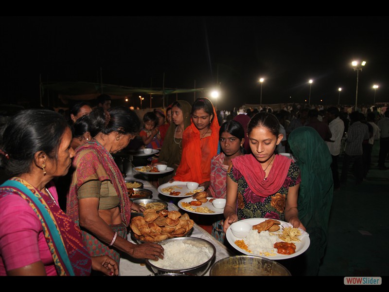 A Bada Khana for More Than 2500 Workers in Appreciation for Their Dedication and Efforts